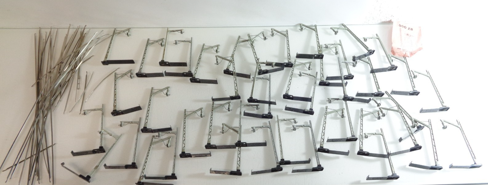 Konvolut Märklin H0 Guss Oberleitungsmasten ca. 44 Stück siehe Foto PK1750 o.