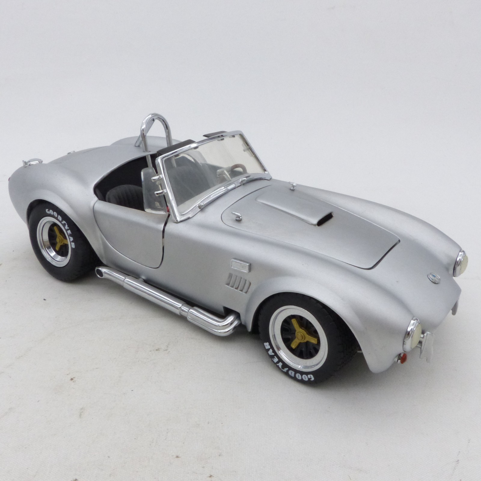 Kyosho 1:18 Shelby Cobra 427 S/C silber in Tüte siehe Bilder o. EX8387 – Bild 7
