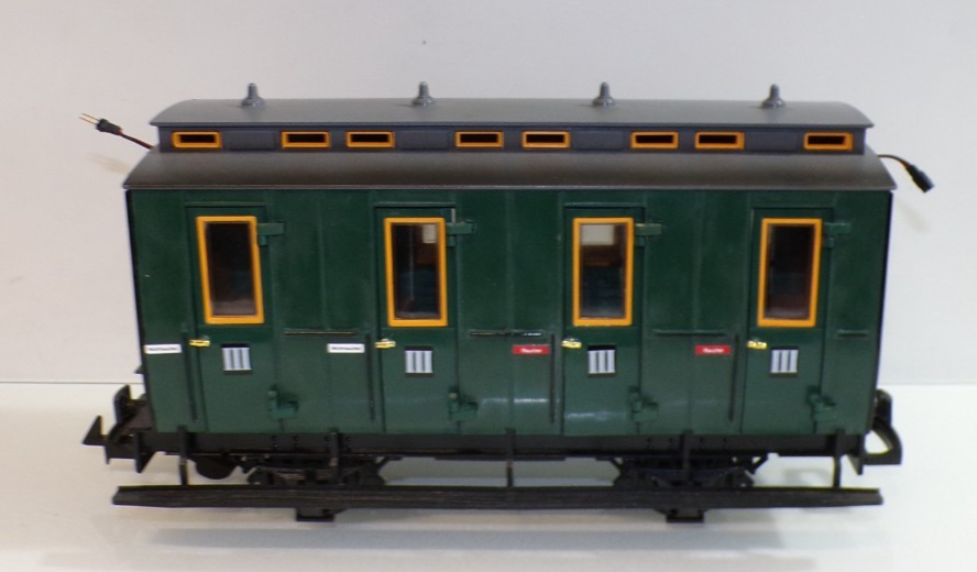LGB Spur G 3050 Personenwagen Abteilwagen 3.Kl. grün siehe Foto in OVP PK3011