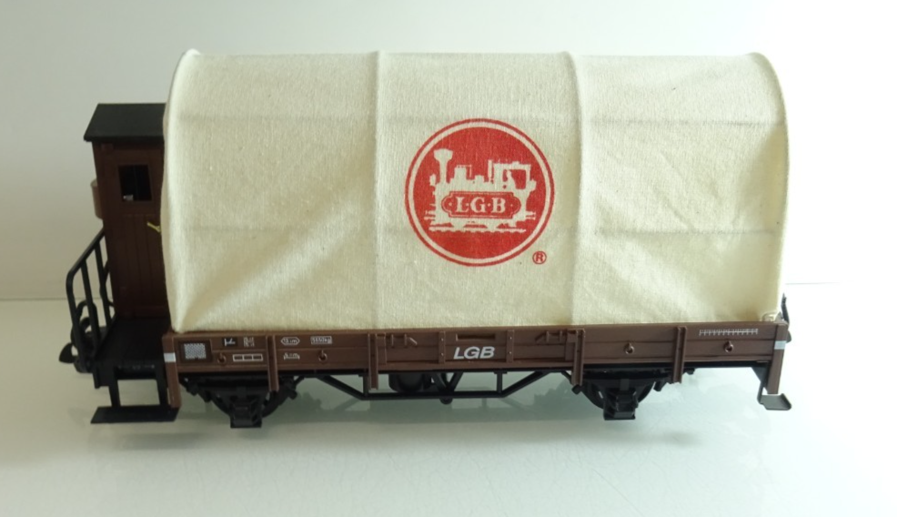 LGB Spur G 40130 LGB Güterwagen mit Plane und Bremserhaus s. Foto in OVP PK2388