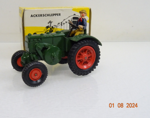 Märklin 1:43 8029 DieCast Ackerschlepper mit Fahrer in OVP LE4706