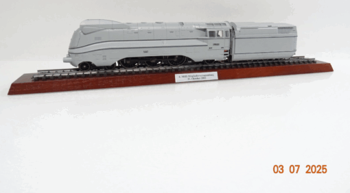 Märklin H0 33913 Dampflok BR 03.10 Stromlinie No2 Mhi grau mit Sockel JL1208
