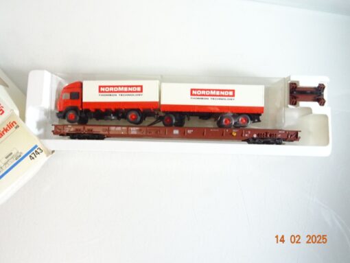 Märklin H0 4743 Niederflurwagen mit LKW Nordmende der DB in OVP PR5976