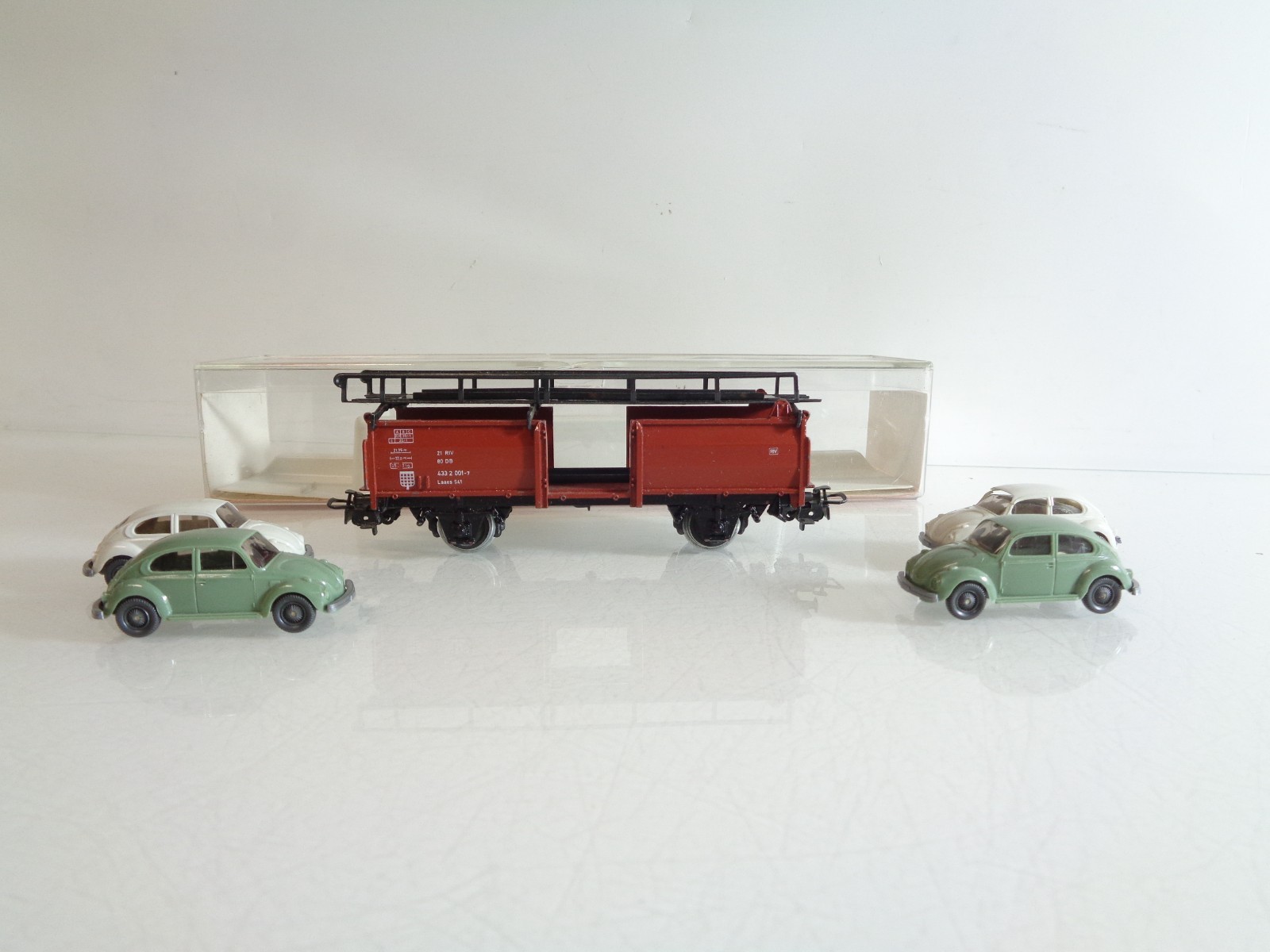 Märklin H0 Autotransportwagen mit 4 PKW´s der DB  in EVP BH844 – Bild 3