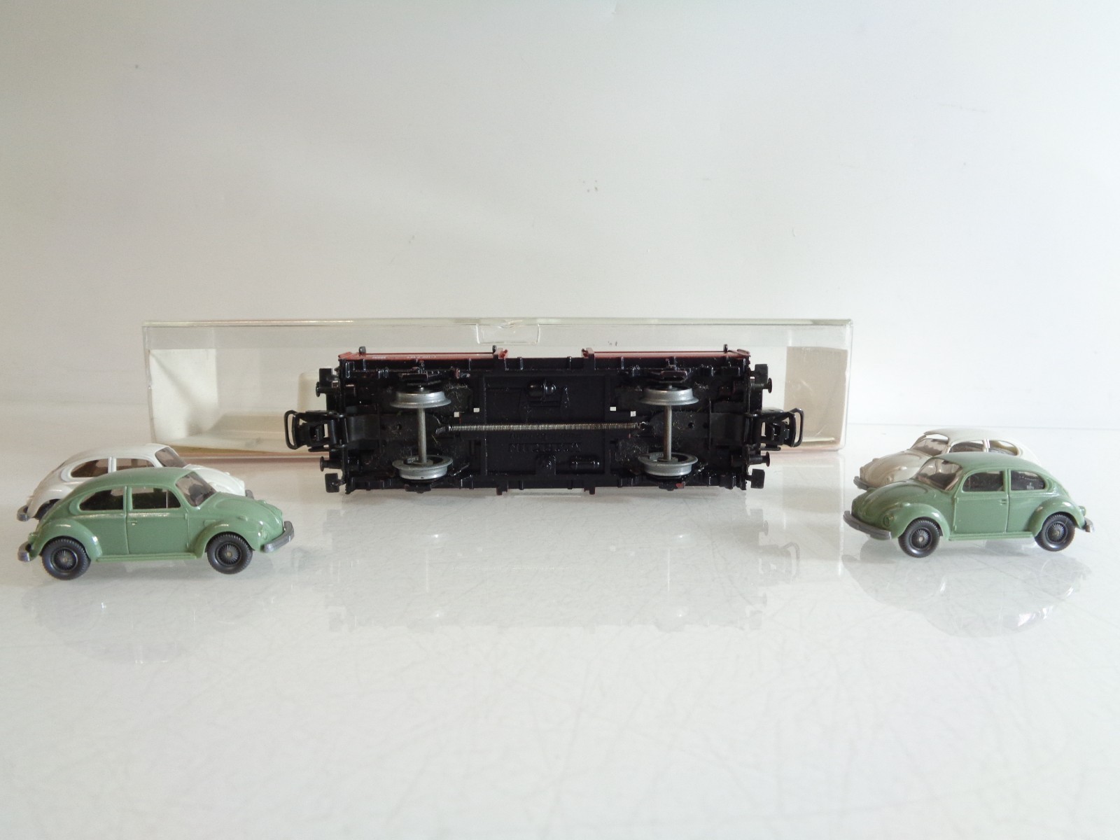 Märklin H0 Autotransportwagen mit 4 PKW´s der DB  in EVP BH844 – Bild 4