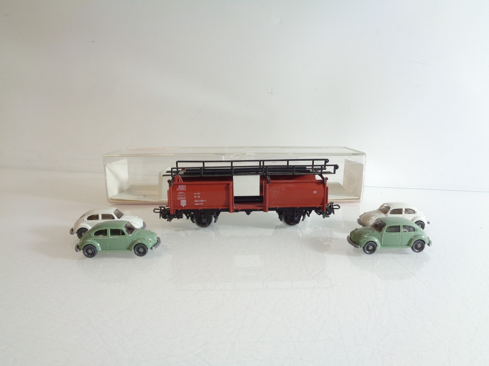 Märklin H0 Autotransportwagen mit 4 PKW´s der DB  in EVP BH844