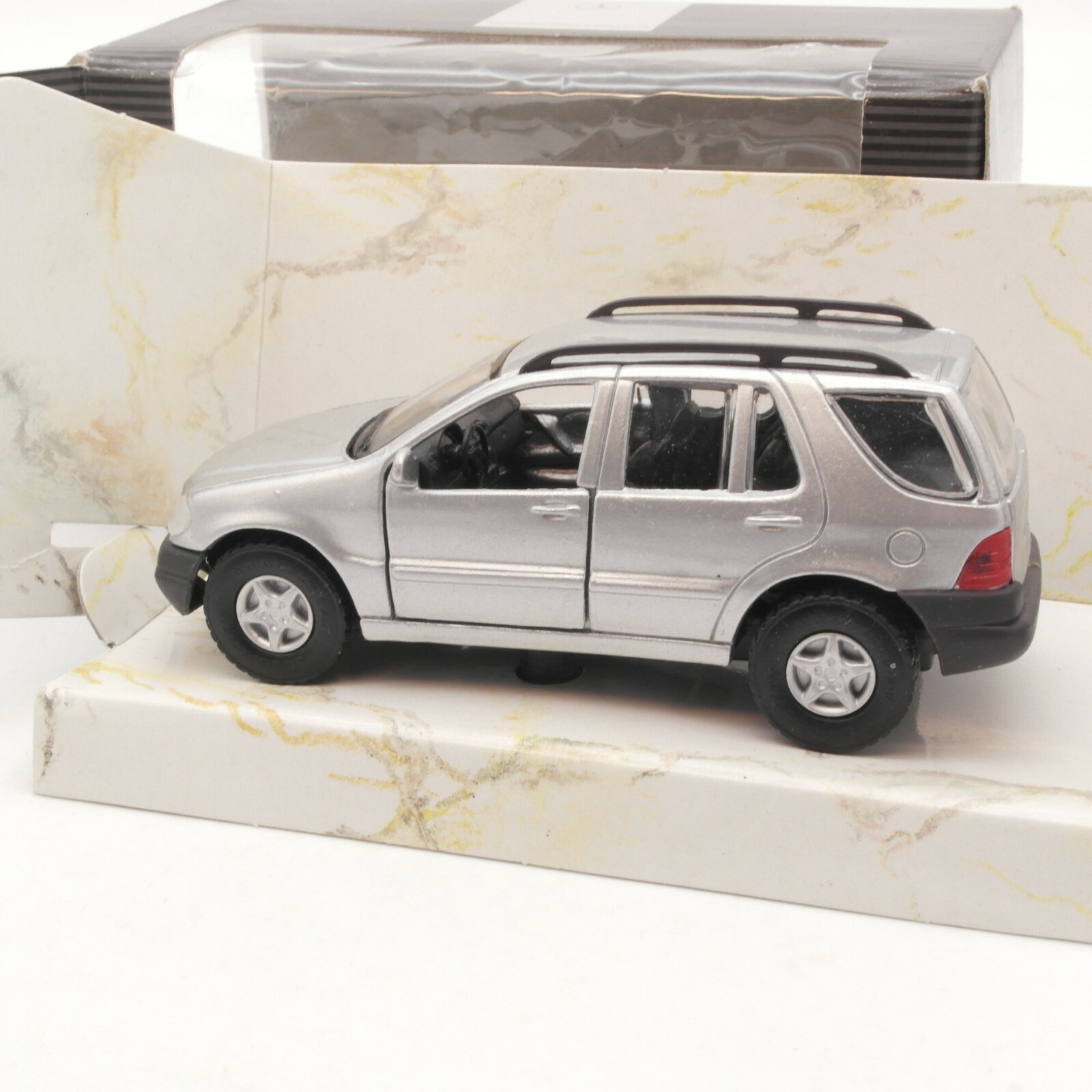 Maisto 1:41 Mercedes ML 320 Rückziehmotor metallic in OVP RI1413 – Bild 3