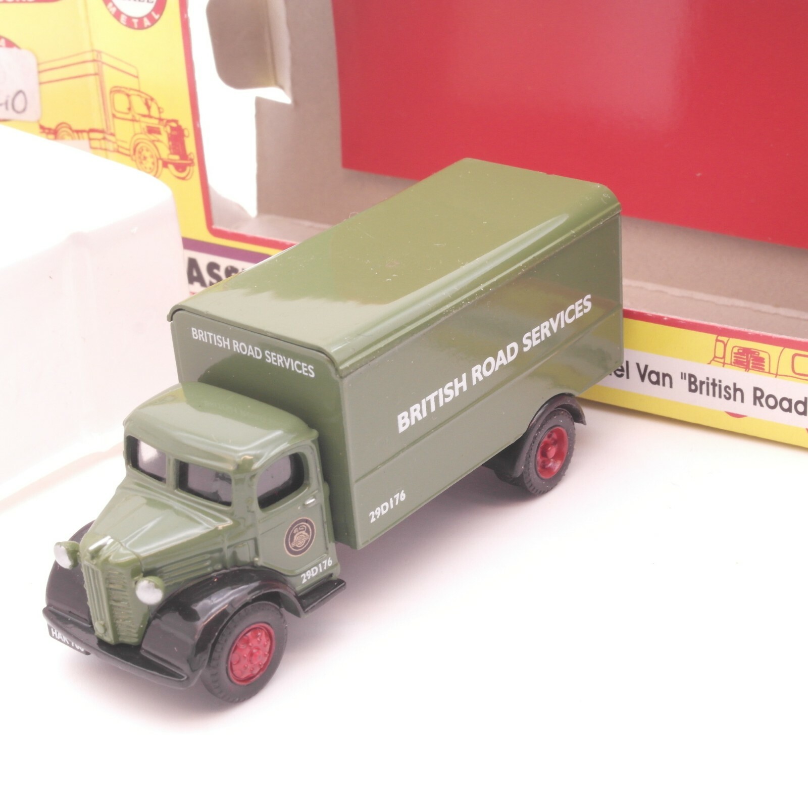 Matchbox EM76117 Austin K2 British Road Services in OVP RT5340