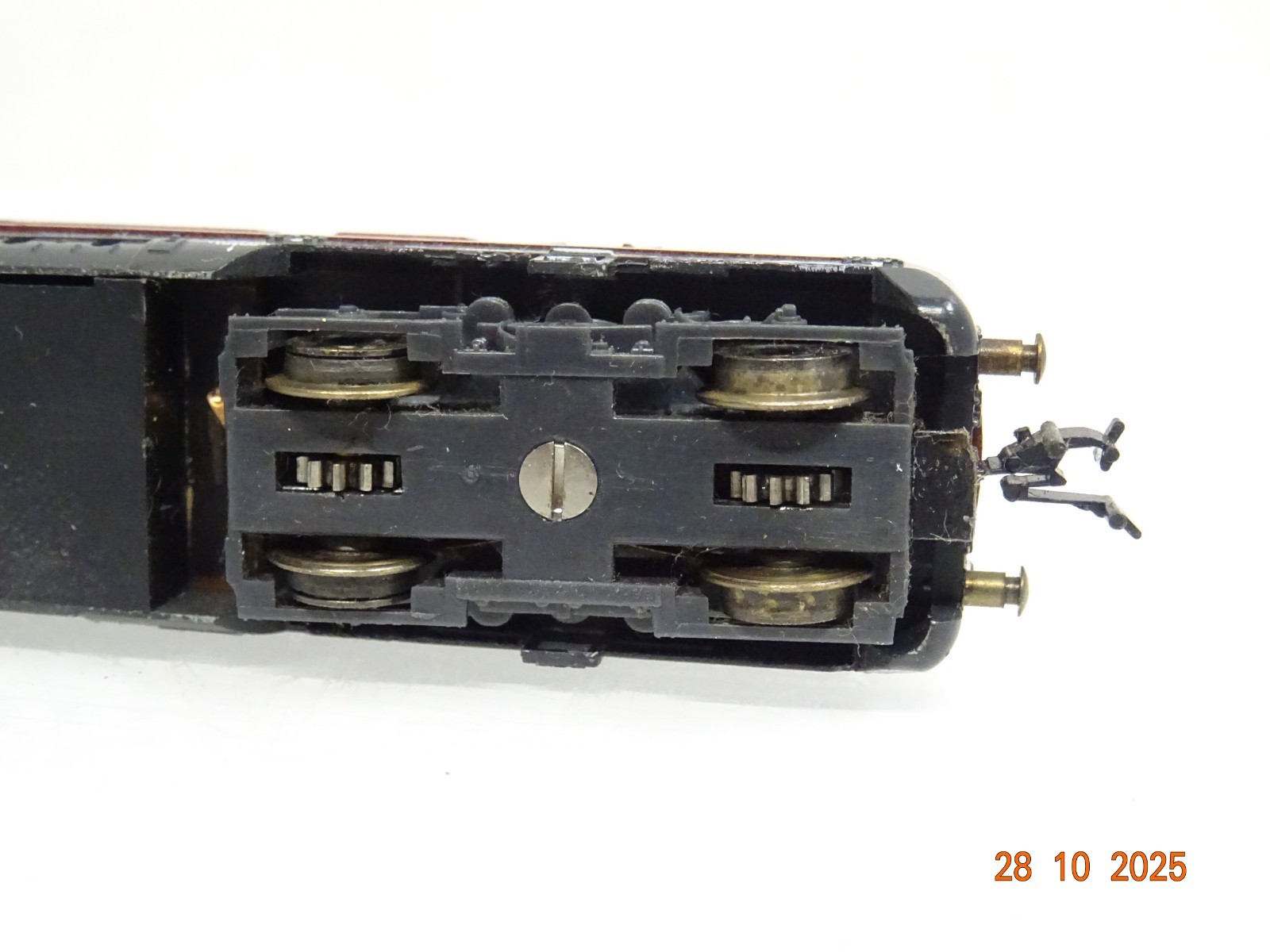 Minitrix N 2061 Diesellok BR 221 137-3 der DB JL3946 o. – Bild 5