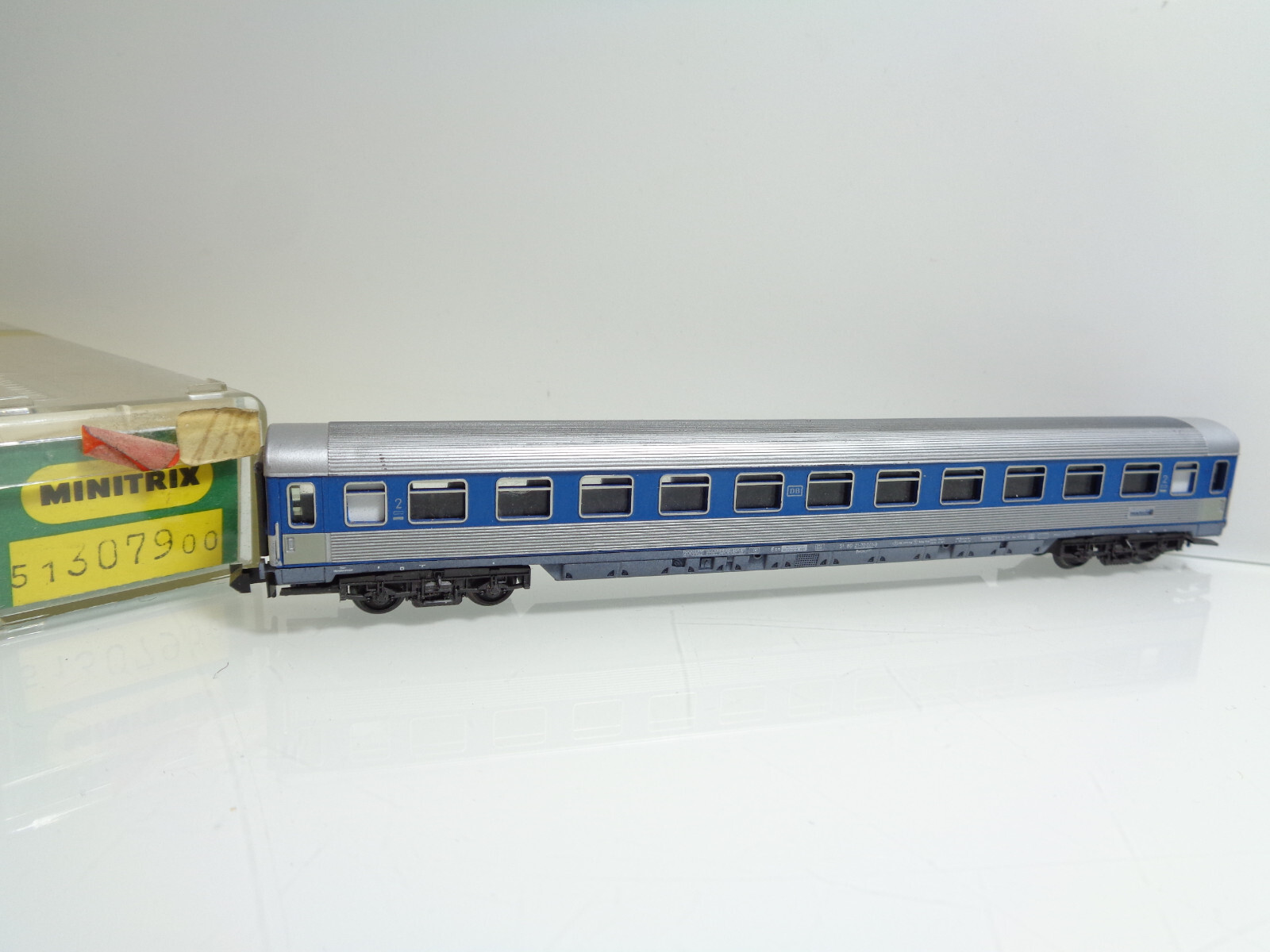 Minitrix N 51 3079 00 Schnellzugwagen 2. Klasse der DB in OVP JD2178