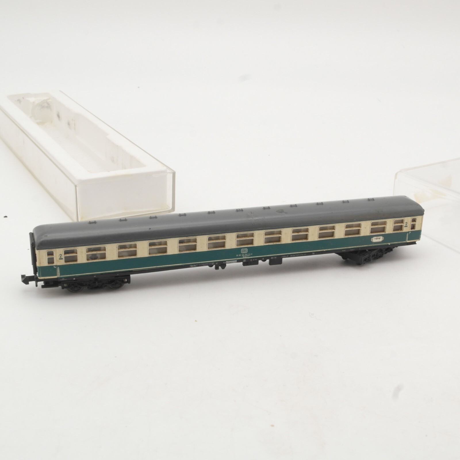 Minitrix N Personenwagen 2. Klasse 51 80 50-80173-8 der DB in EVP QR7957 – Bild 3