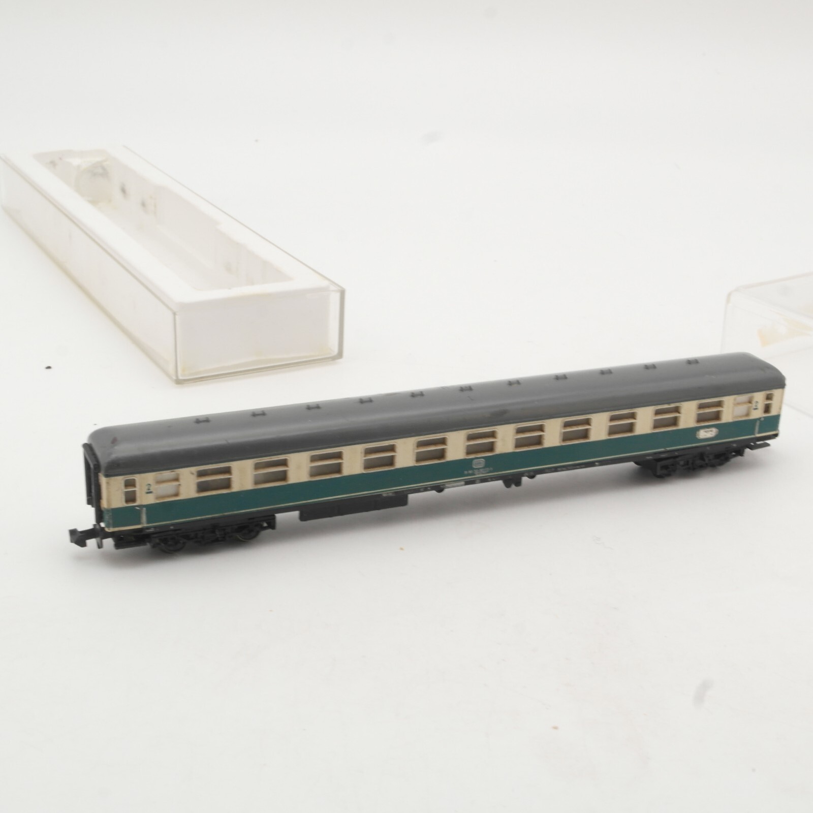 Minitrix N Personenwagen 2. Klasse 51 80 50-80173-8 der DB in EVP QR7957