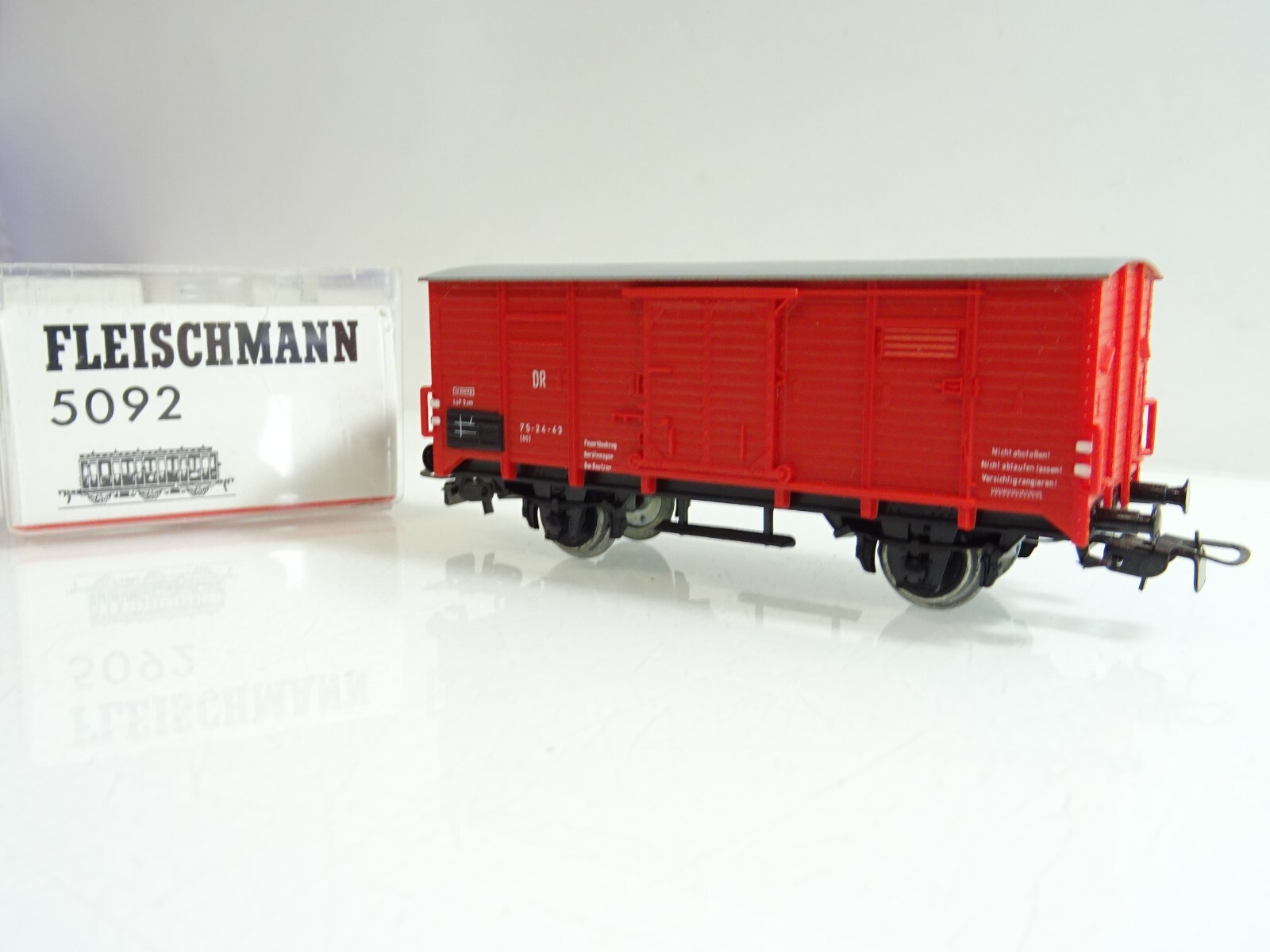 Piko H0 gedeckter Güterwagen der DR in EVP PR11