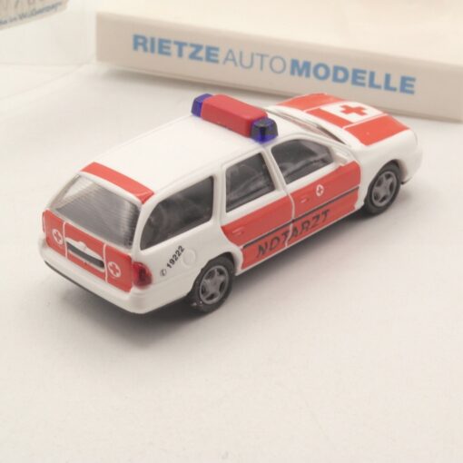Rietze 1:87 50588 Ford Mondeo Kombi Notarzt neuwertig in OVP ER9244 – Bild 3