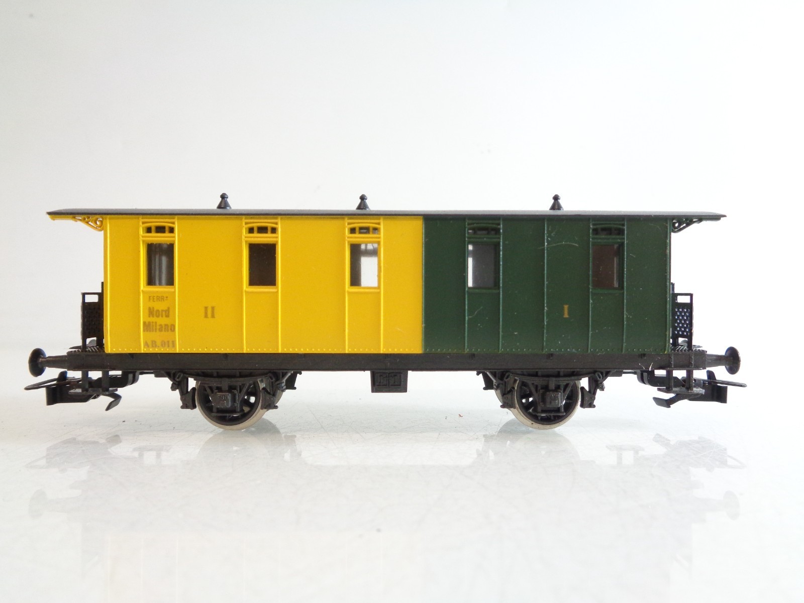Rivarossi H0 Personenwagen 1./2.Kl. der Ferro Nord Milano BH1001 o. – Bild 3