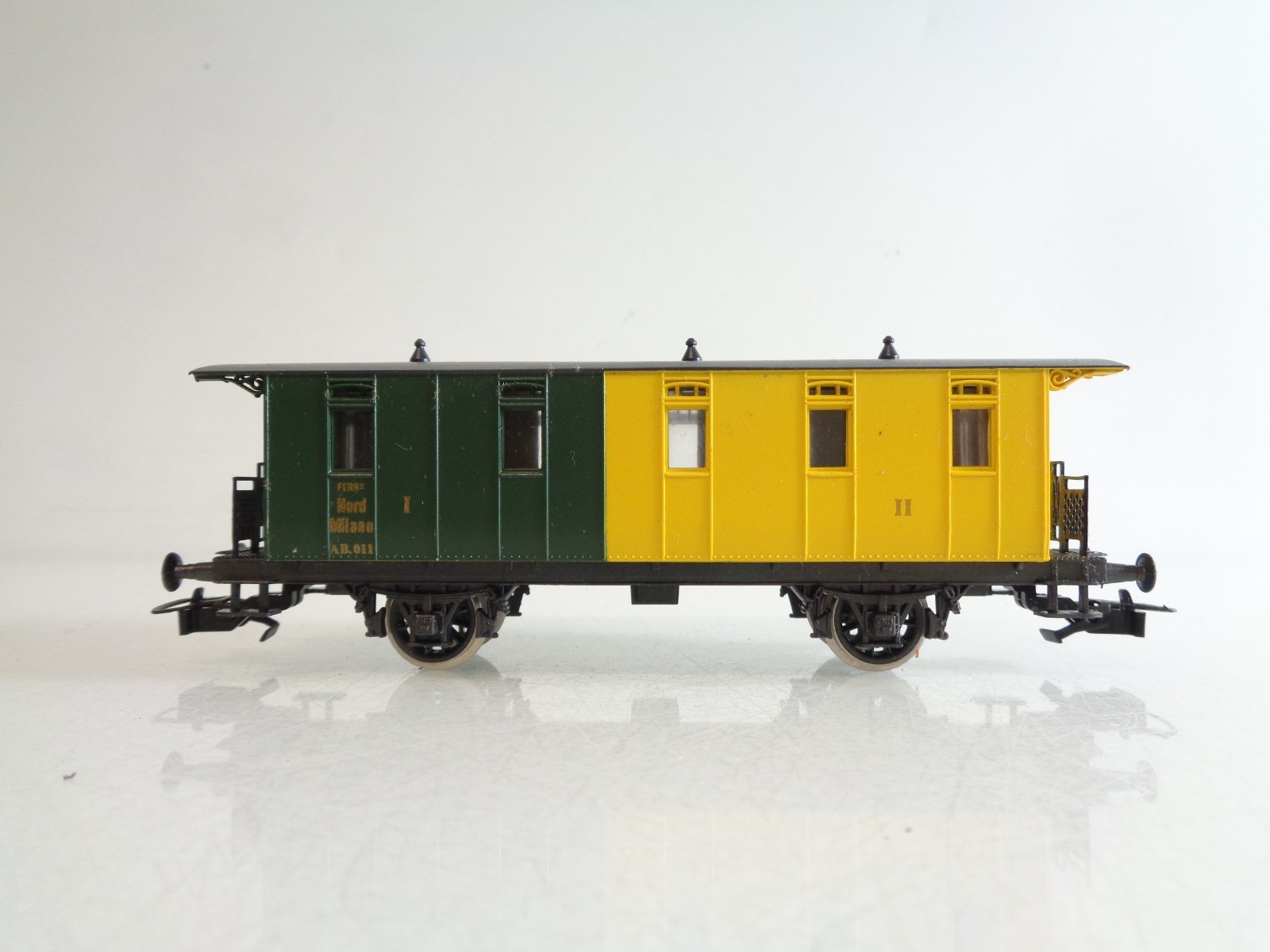 Rivarossi H0 Personenwagen 1./2.Kl. der Ferro Nord Milano BH1001 o.