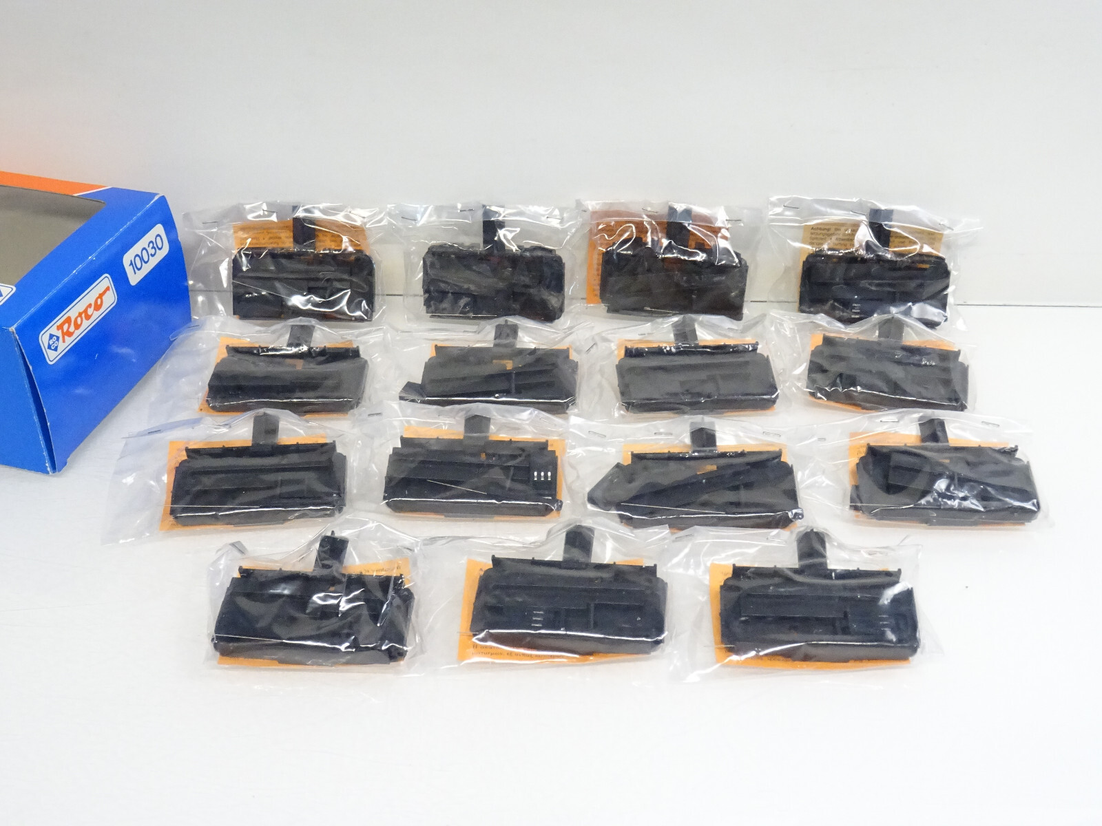 Roco H0 10030 Einbaurahmen für Unterflurantrieb 15 Stück Neu in OVP LE1792