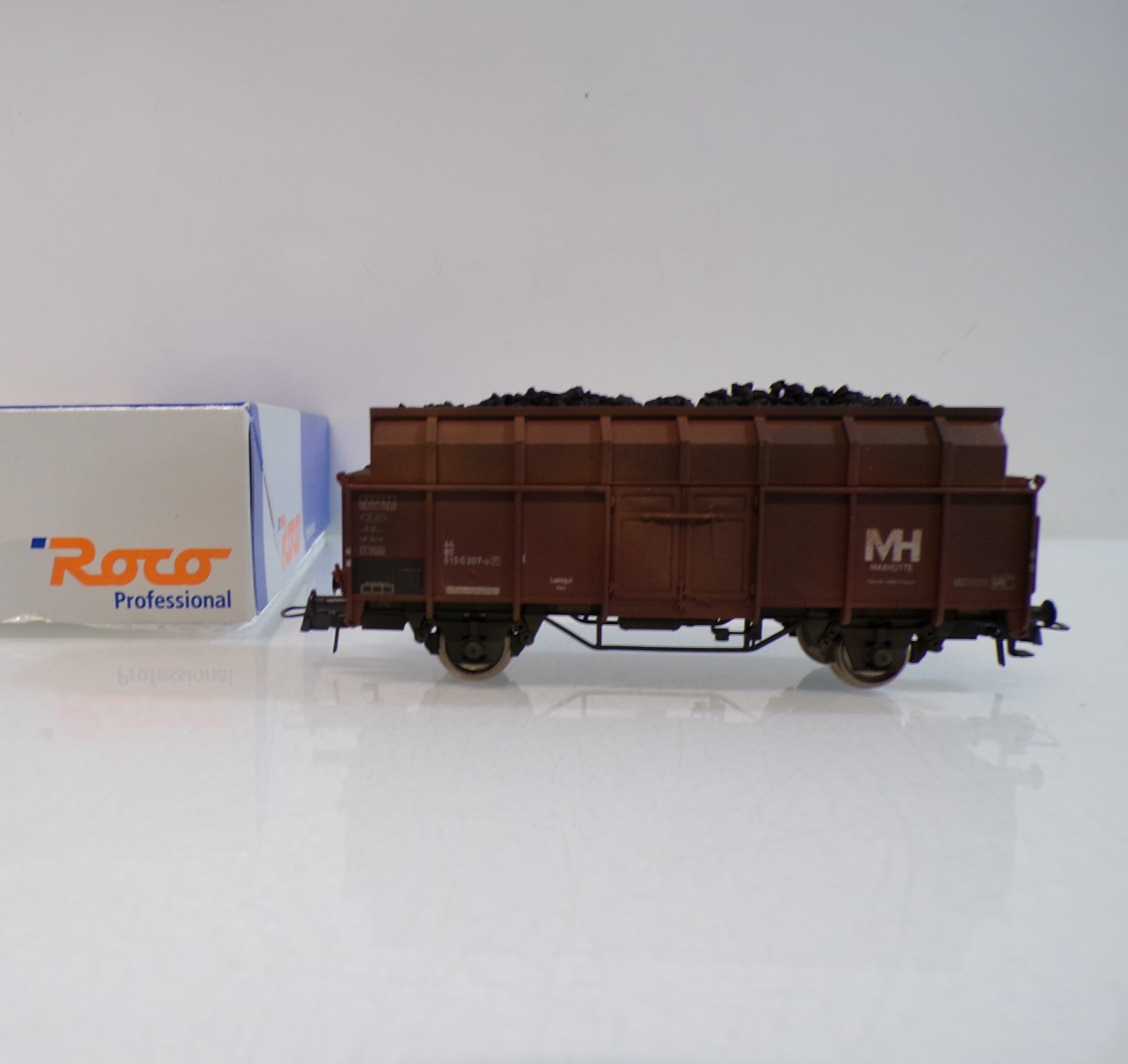 Roco H0 Hochbordwagen mit Kohleladung der DB in EVP BH1796