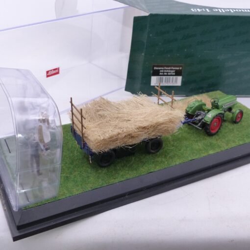 Schuco 1:43 02723 Diorama Fendt Farmer II mit Anhänger in OVP EX6536 – Bild 3