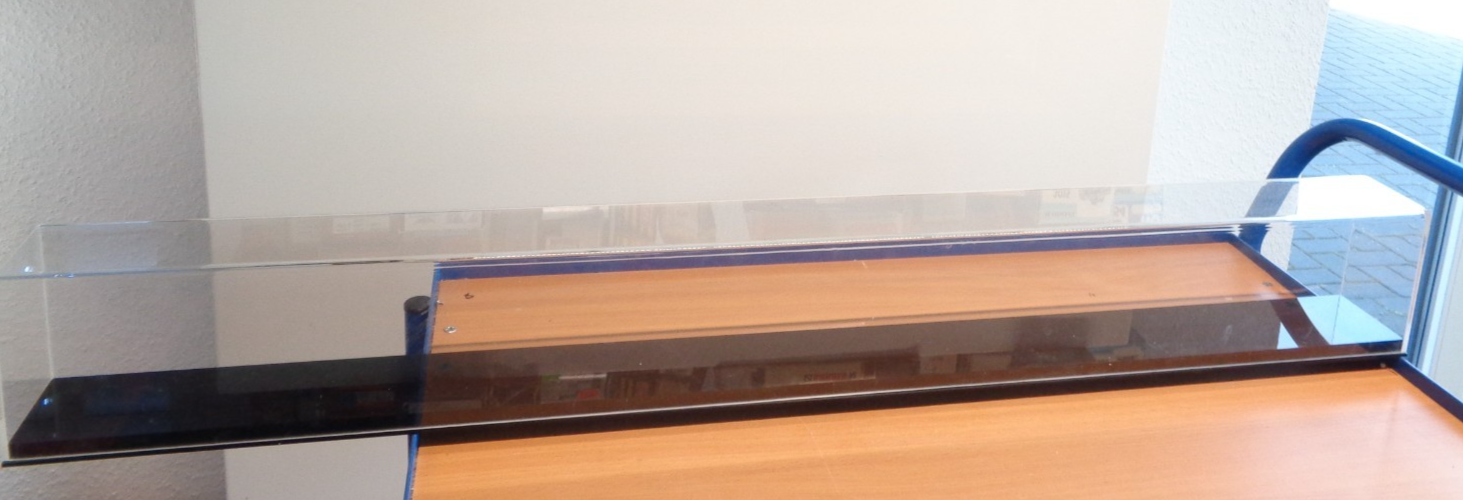 Vitrine Spur 0? Kunstoff Plexiglas ca. 110cm x 14cm x9cm siehe Foto PK1998