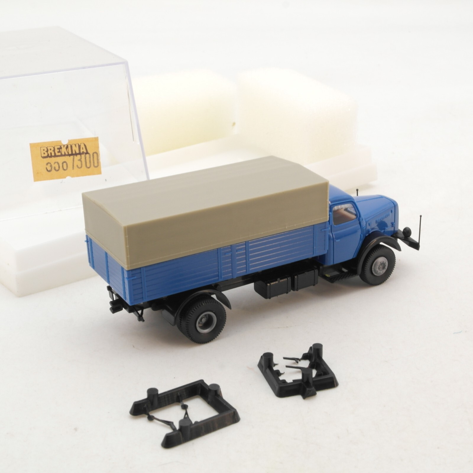 Brekina 1:87 7300 Henschel HS 140 Pritsche/Plane neutral in OVP RG5816 – Bild 3