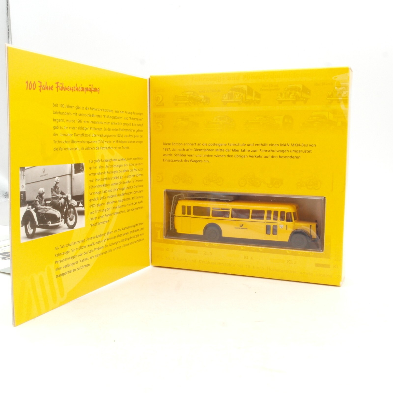 Brekina 1:87 MAN Bus 100 Jahre Führerscheinprüfung Deutsche Post in OVP RG1405 – Bild 3