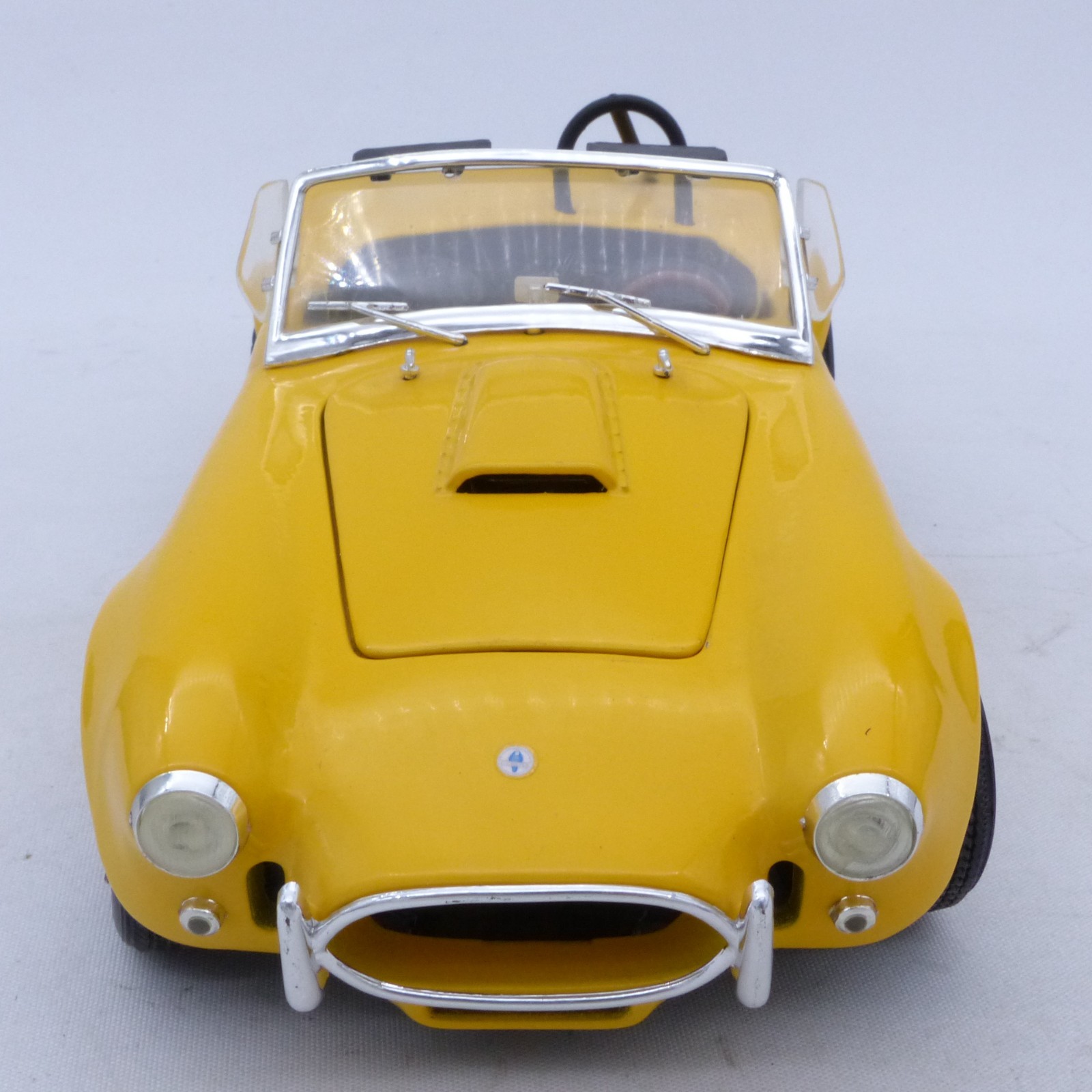 ERTL 1:18 Shelby Cobra 427 1964 gelb in Tüte siehe Bilder o. EX8376