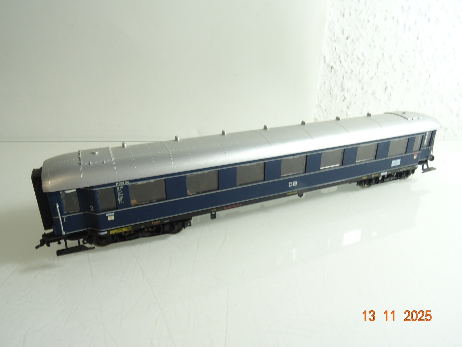 Fleischmann H0 5840K Schnellzugwagen 2.Klass der DB ohne Licht RR4582 o. – Bild 3