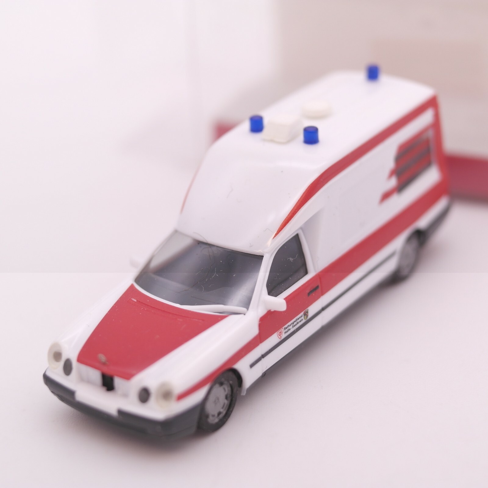 Herpa 1:87 045780 Mercedes Benz 210 KTW Rettungsdienst Halle in OVP RT2657