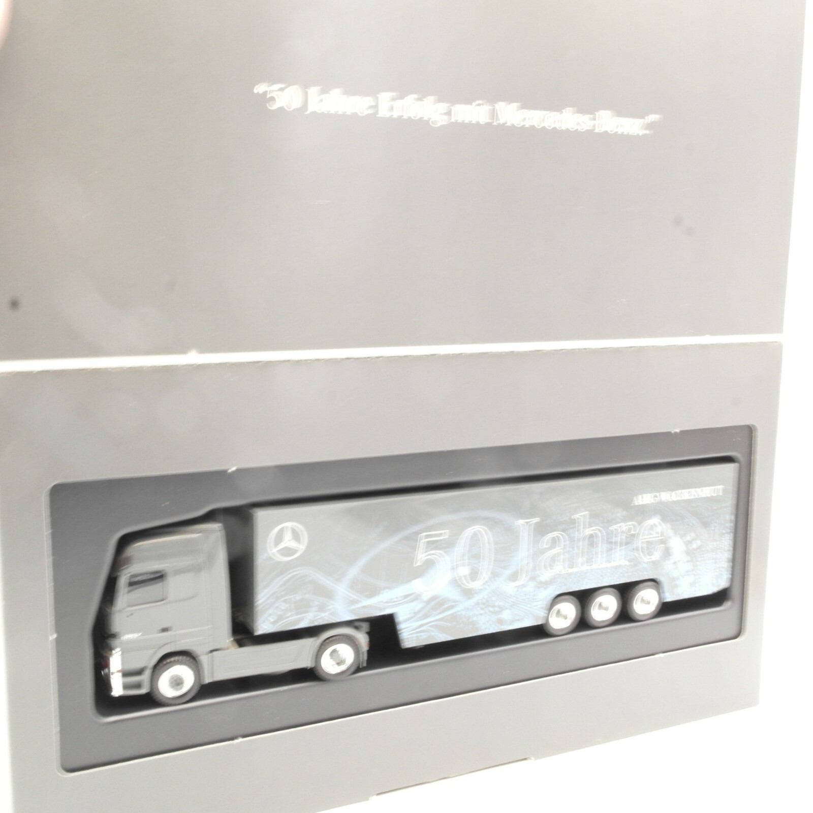 Herpa 1:87 SoMo MB Sattelzug 50 Jahre AHG Wackenhut in OVP RA6681 – Bild 4