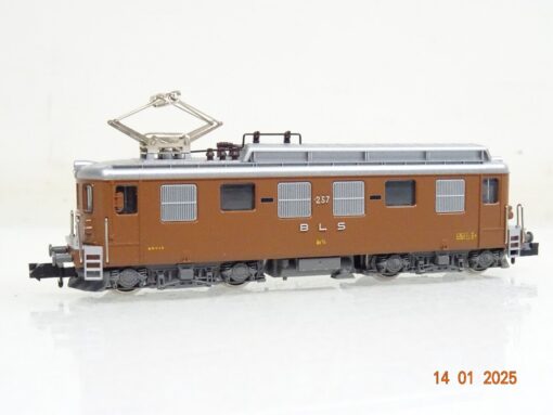 Hobbytrain N 11441 Schweiz E-Lok Ae 4/4 der BLS in OVP LE8222 – Bild 3