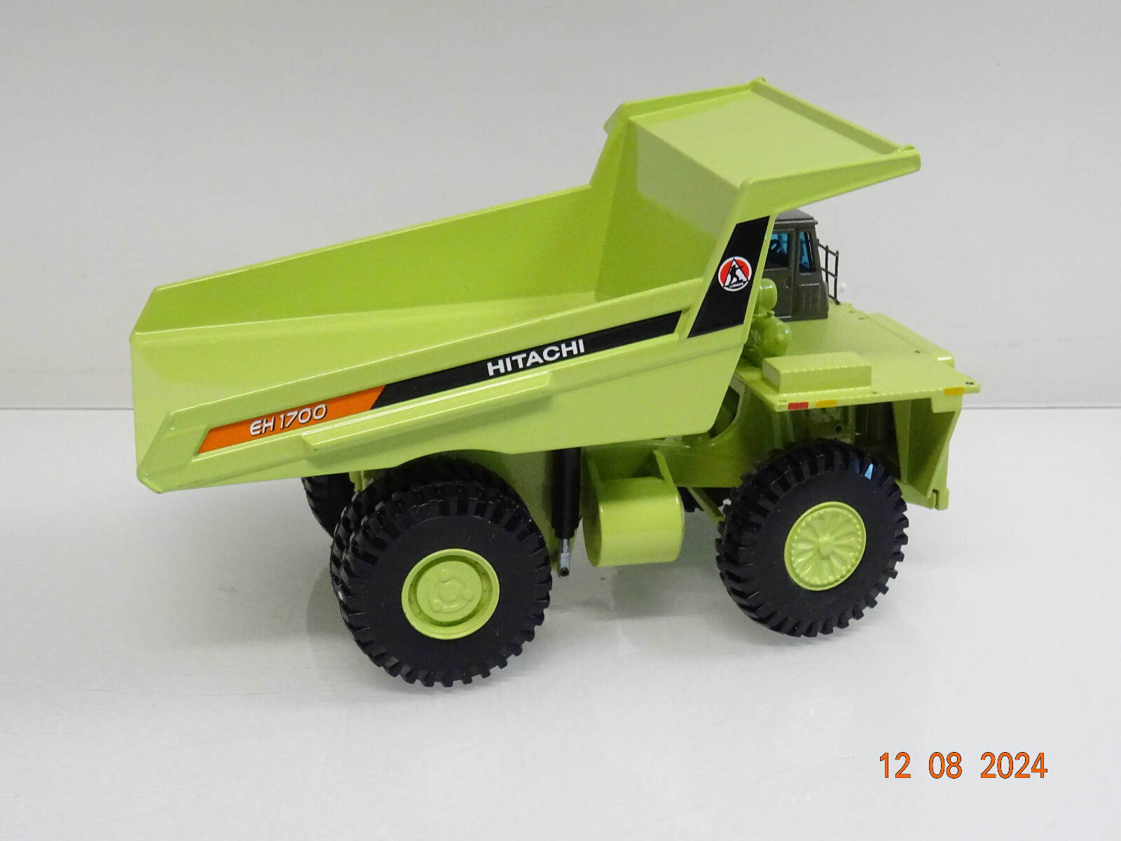 JOAL 1:50 Muldenkipper Hitachi EH 1700 Diecast in OVP LE5092 – Bild 4