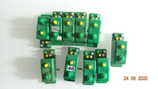 Konvolut Trix Express Weichen und Signalschalter 10tlg. siehe Foto CK8966 o.