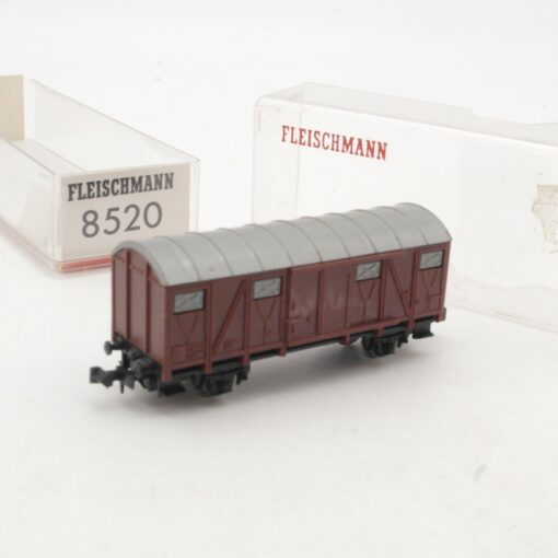 Lima N gedecktert Güterwagen in EVP RR42