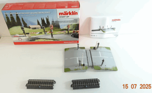 Märklin H0 74924 Vollautomatischer Bahnübergang siehe Foto in OVP CK9650