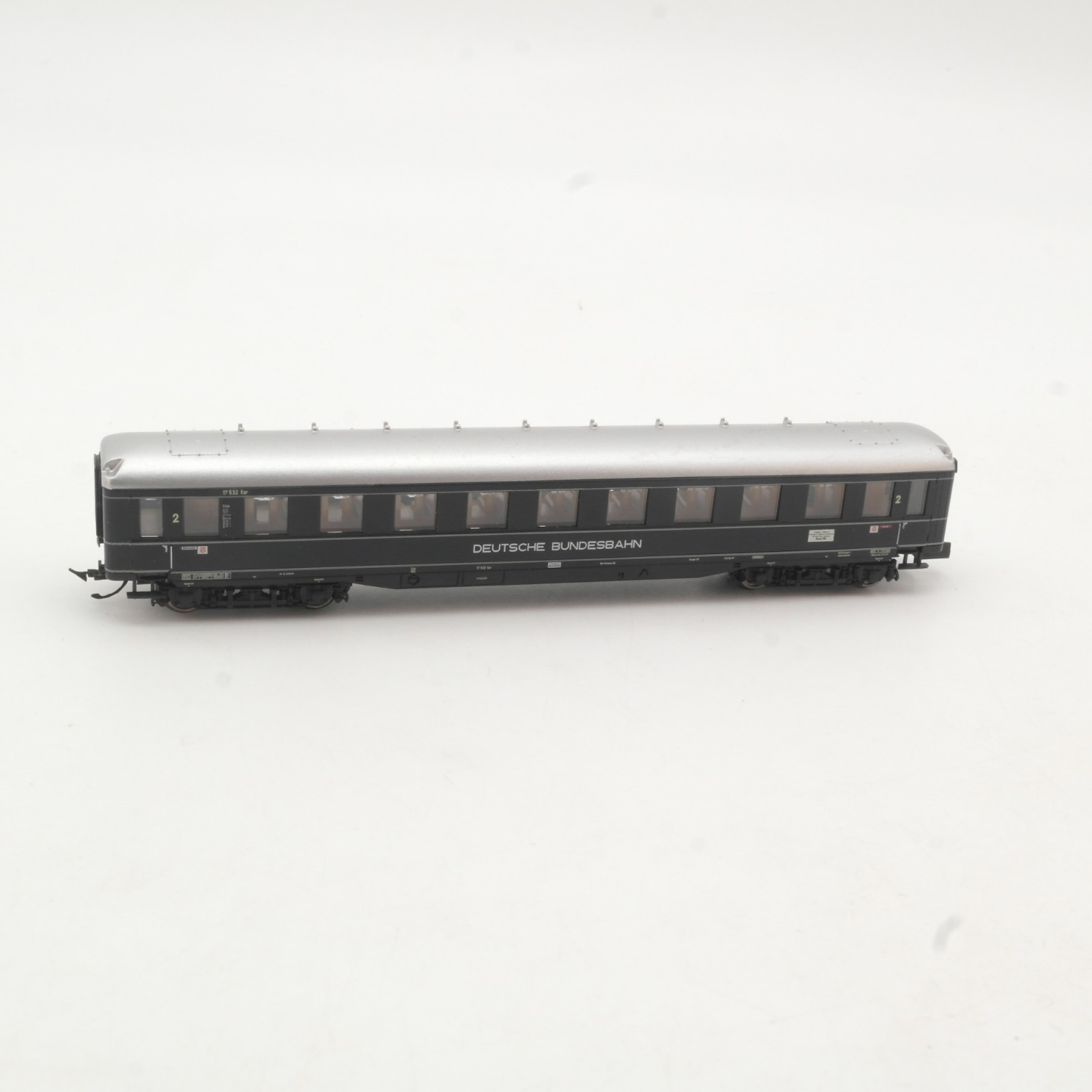 Minitrix N Personenwagen 2.Klasse der DB RR5057 o.