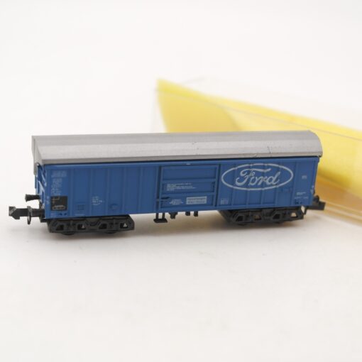Minitrix N gedeckter Güterwagen Ford in EVP RR2240