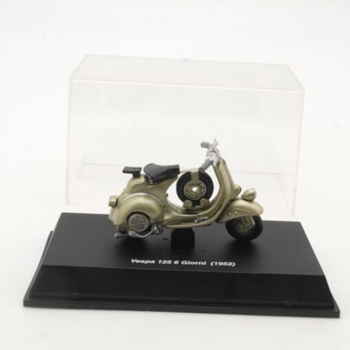 New Ray 1:32 Roller Vespa 125 6 Giorni (1952) in PC Box RR1377
