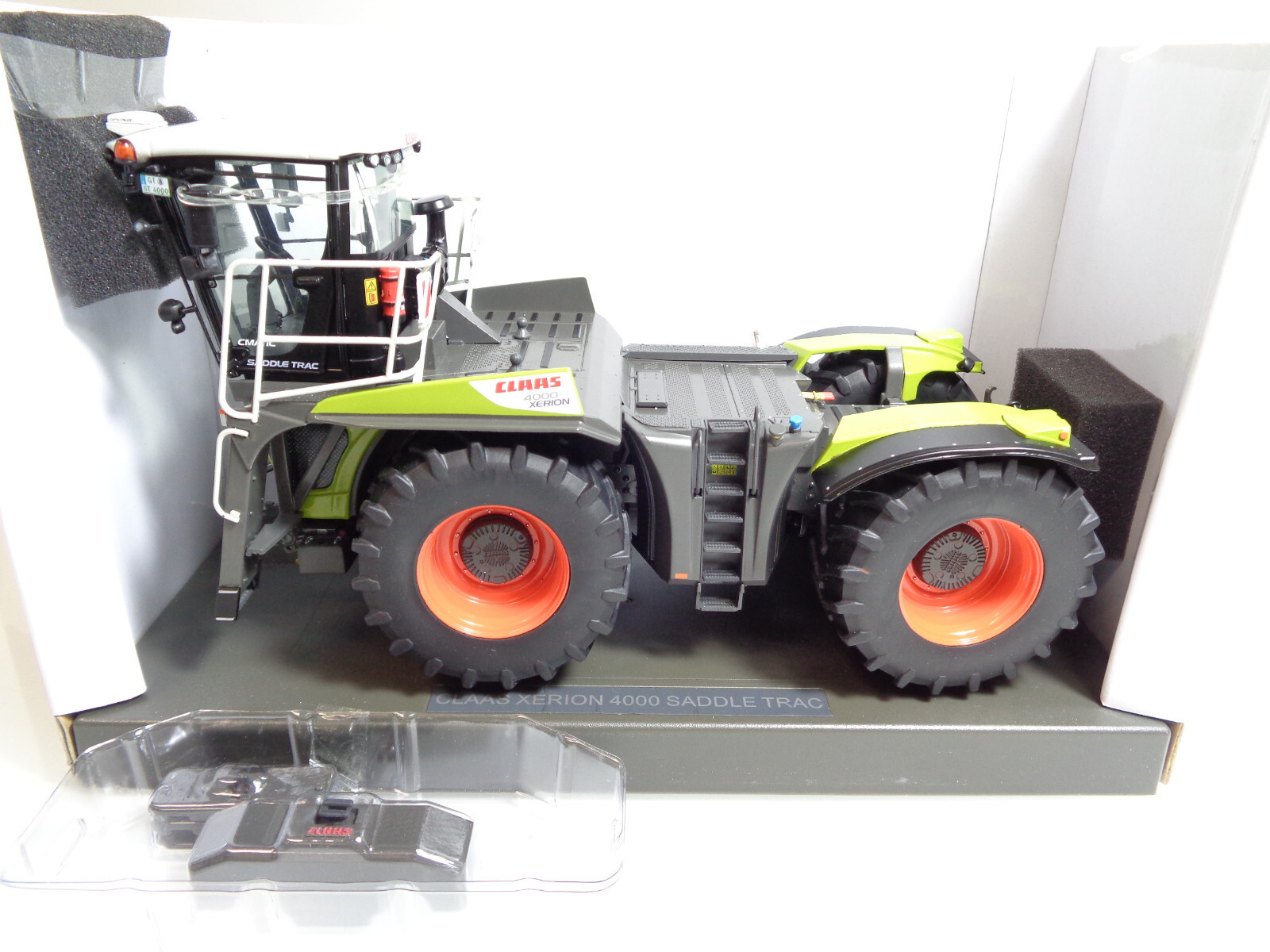 Norscot 1:32 56003 Feldhäcksler mit Pickup Claas Jaguar 880 in OVP JD2631 – Bild 3