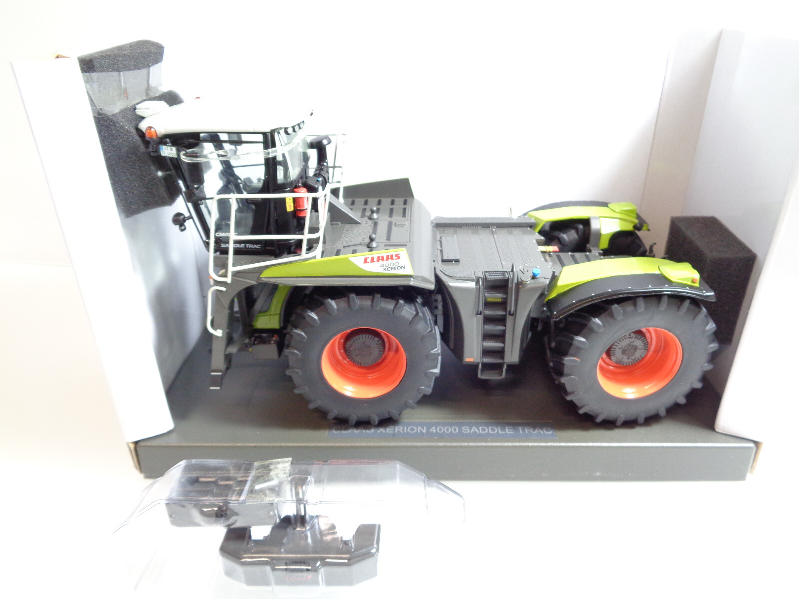 Norscot 1:32 56003 Feldhäcksler mit Pickup Claas Jaguar 880 in OVP JD2631