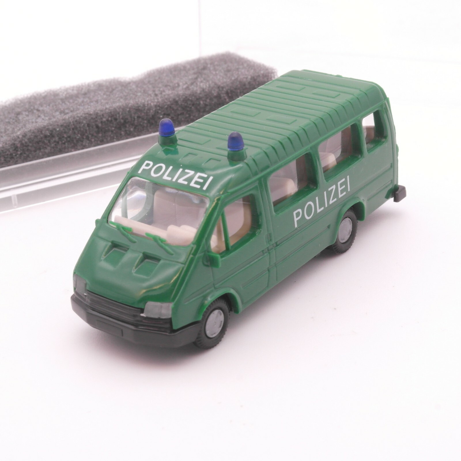 Praline 1:87 3710 Ford Transit 87 Polizei-Bus in OVP RT3745