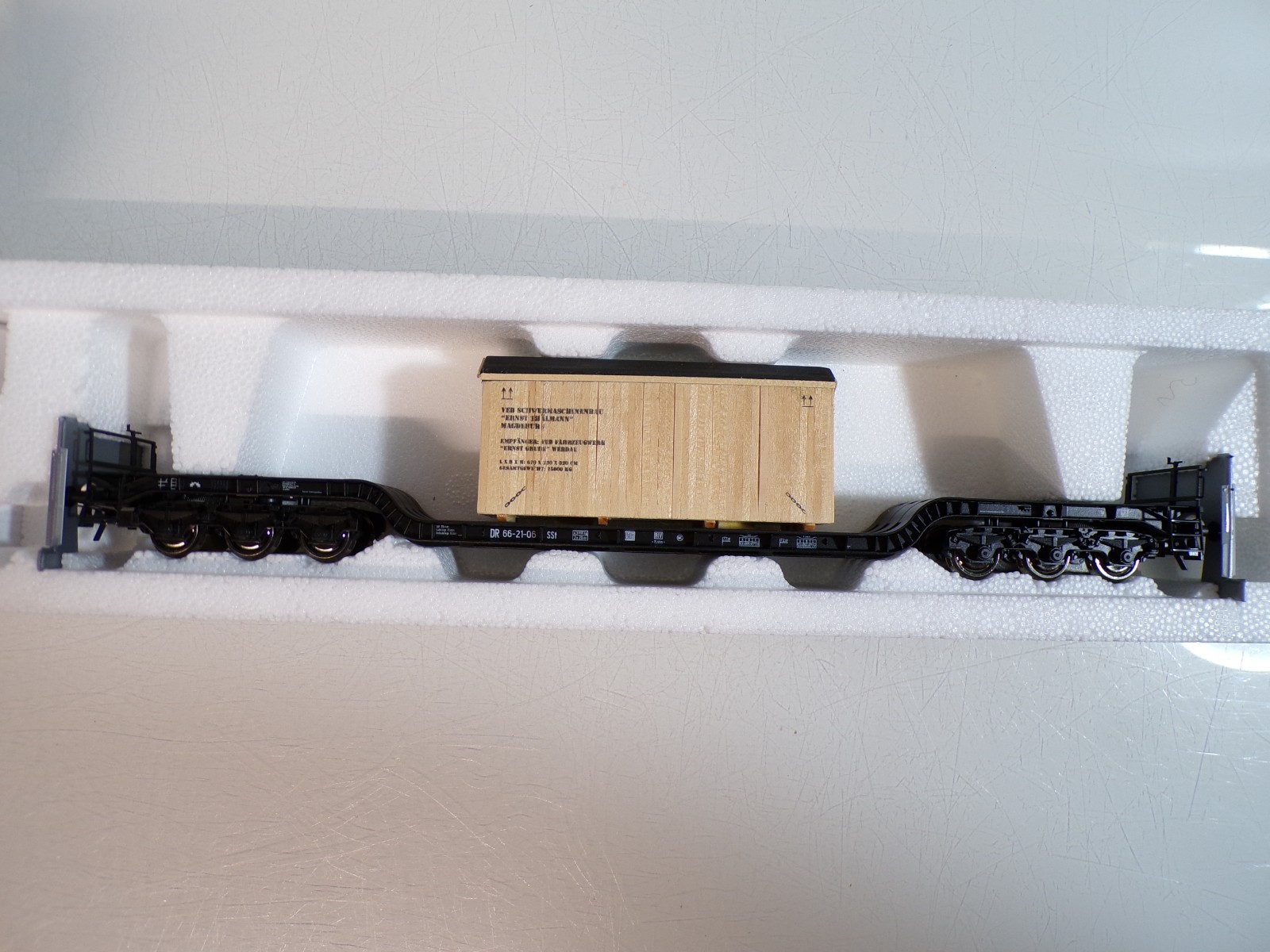 Roco H0 47741 Tiefladewagen mit Holz Überseekiste der DR in OVP BH1941 – Bild 3