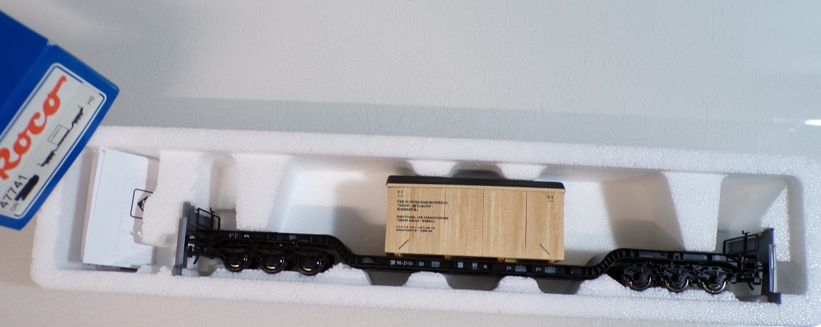 Roco H0 47741 Tiefladewagen mit Holz Überseekiste der DR in OVP BH1941