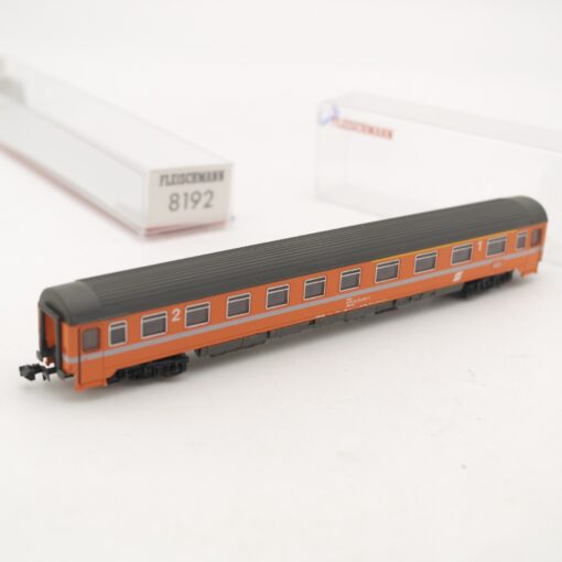 Roco N Personenwagen 1./2. Klasse 61 81 30-70 035-3 der ÖBB in EVP RR2144
