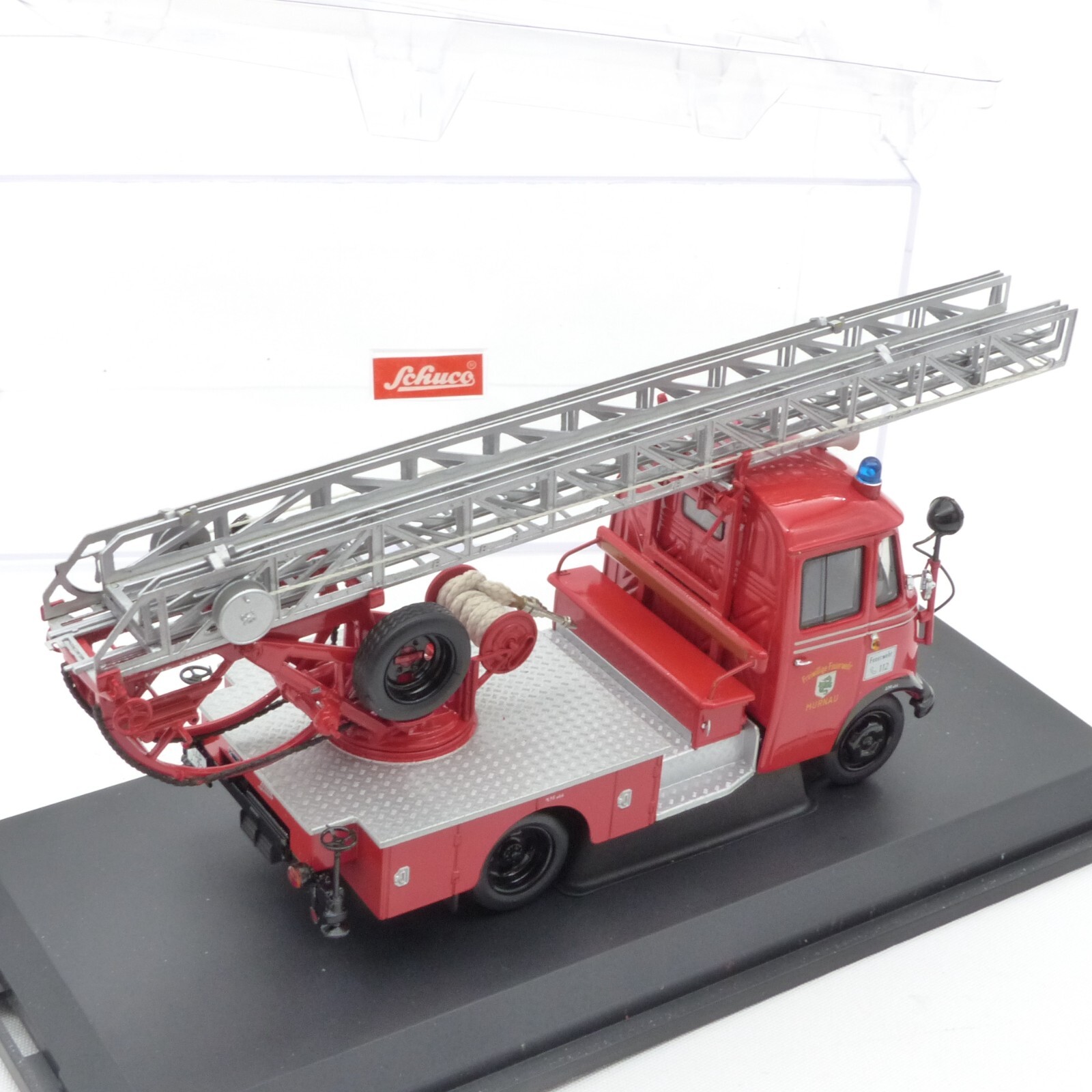 Schuco 1:43 Nr.: 02807 MB L 319 Drehleiter DL 18 Feuerwehr, in PC-Box EX535 – Bild 3