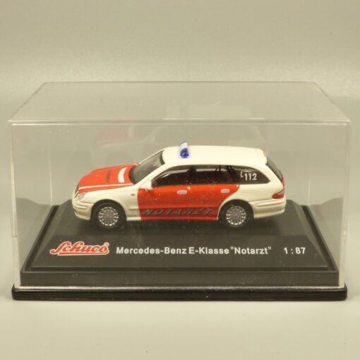 Schuco 1:87 Mercedes Benz E-Klasse T-Modell Notarzt in PC-Box EX5992