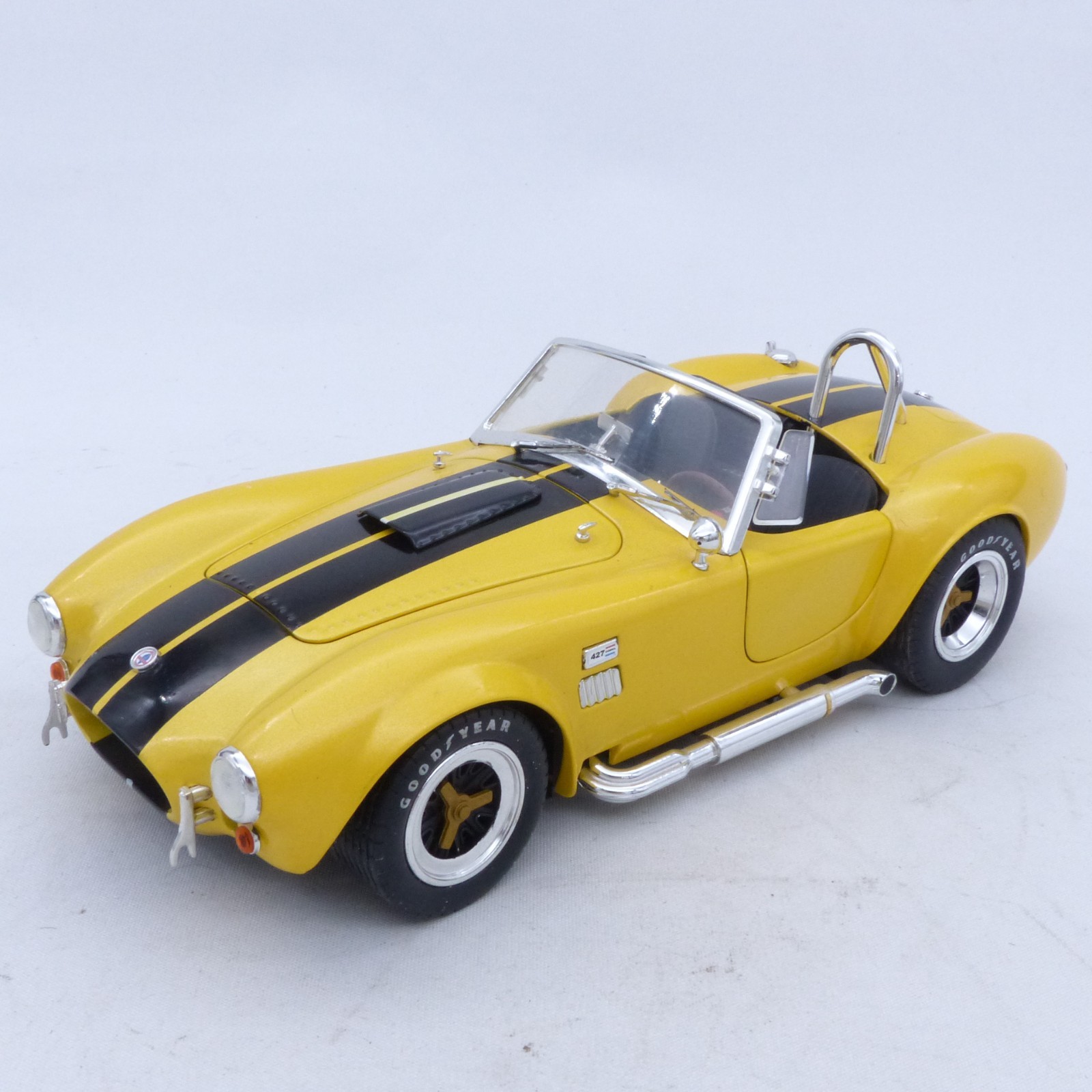 Shelby Collectibles Inc. 1:18 Shelby Cobra 427 S/C gelb/schwarz in Tüte o EX8441 – Bild 3