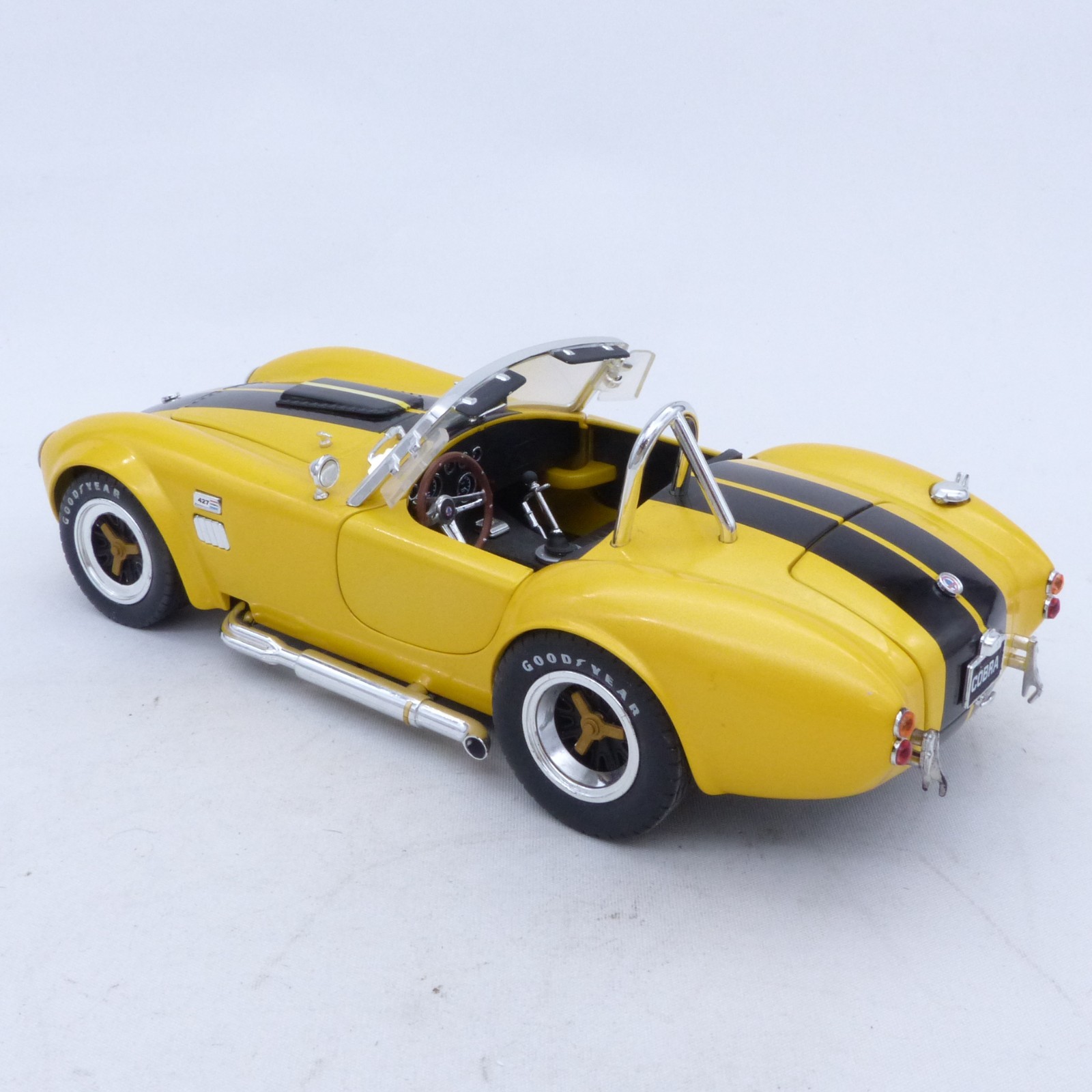 Shelby Collectibles Inc. 1:18 Shelby Cobra 427 S/C gelb/schwarz in Tüte o EX8441 – Bild 4