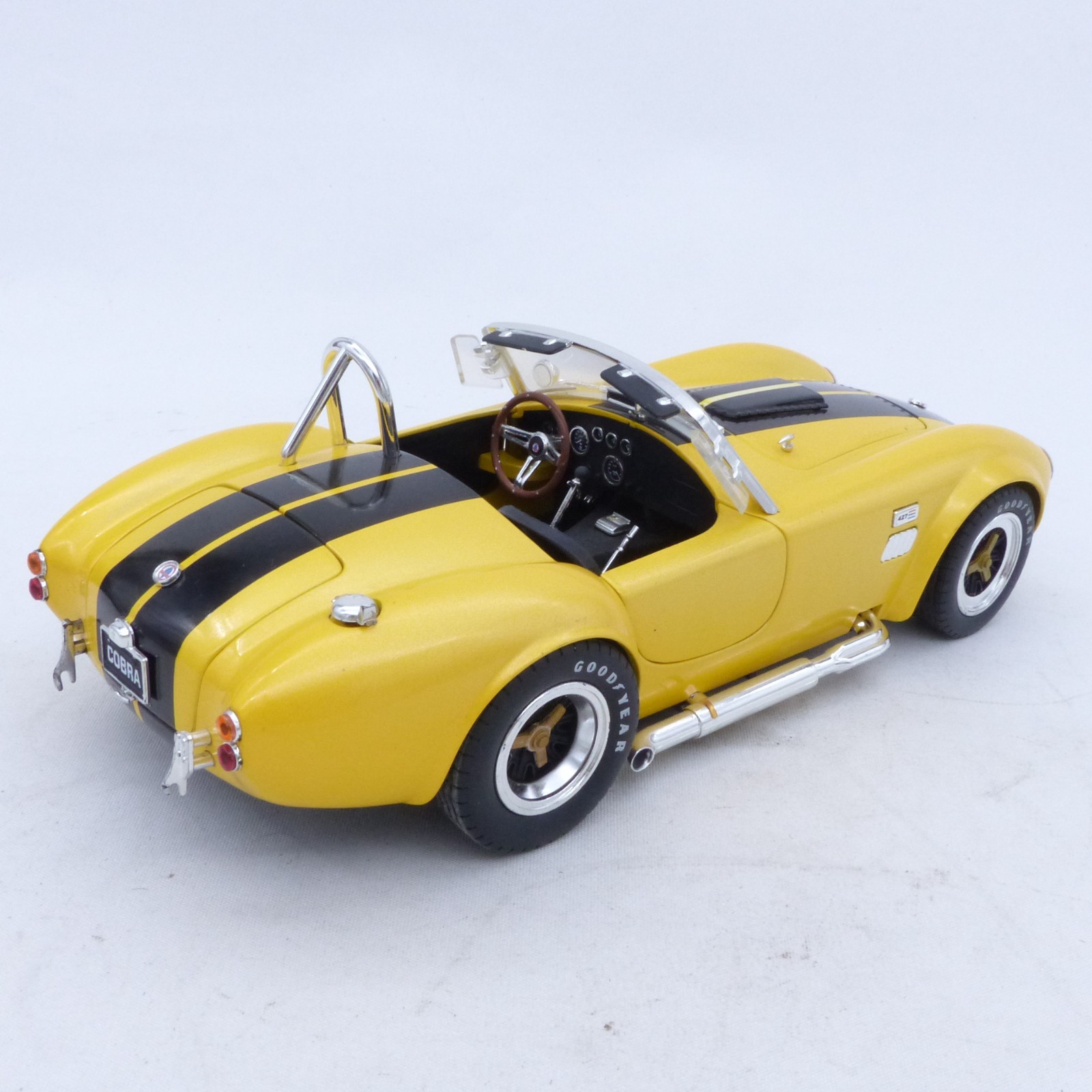 Shelby Collectibles Inc. 1:18 Shelby Cobra 427 S/C gelb/schwarz in Tüte o EX8441 – Bild 6
