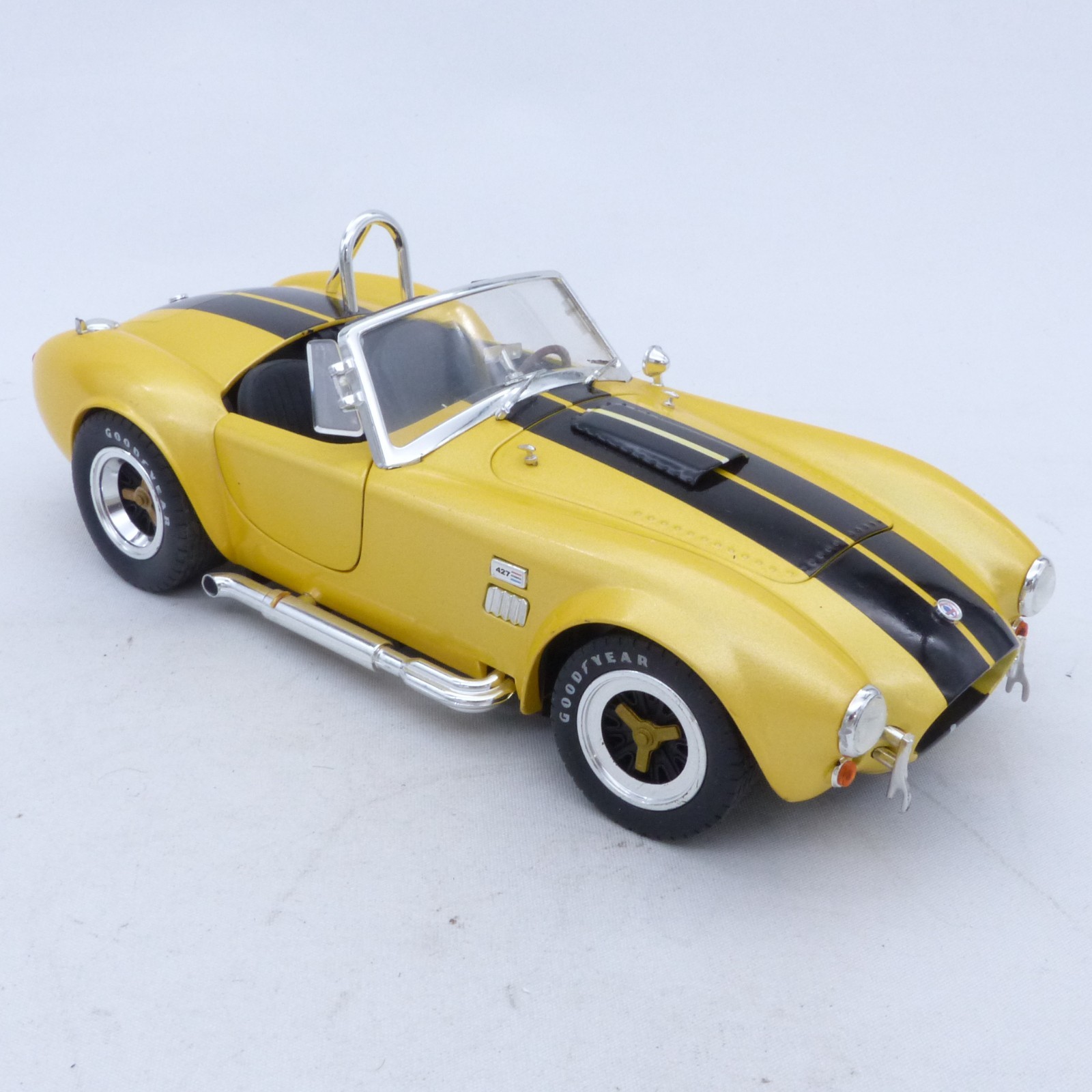 Shelby Collectibles Inc. 1:18 Shelby Cobra 427 S/C gelb/schwarz in Tüte o EX8441 – Bild 7
